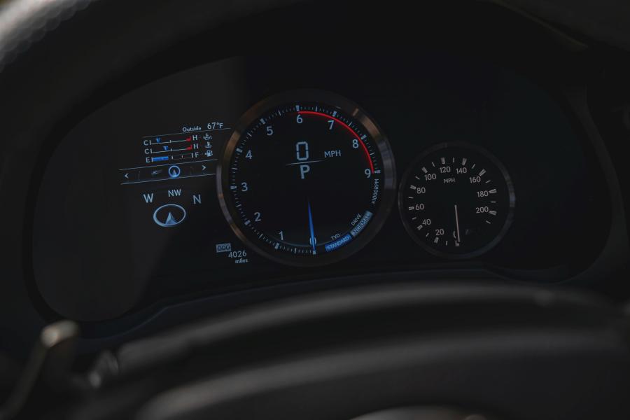 Панель приборов Lexus RC F 2019 года  (NA) (фото 5 из 36)